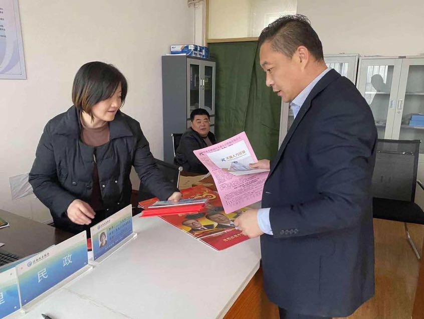 天瑞公司到钢城区颜庄街道开展就业宣传工作IMG_6300.JPG